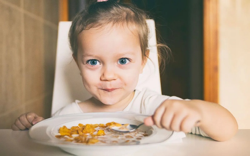 Giúp trẻ có một chế độ ăn lành mạnh và khoa học