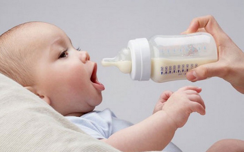 Cai sữa sớm cho trẻ