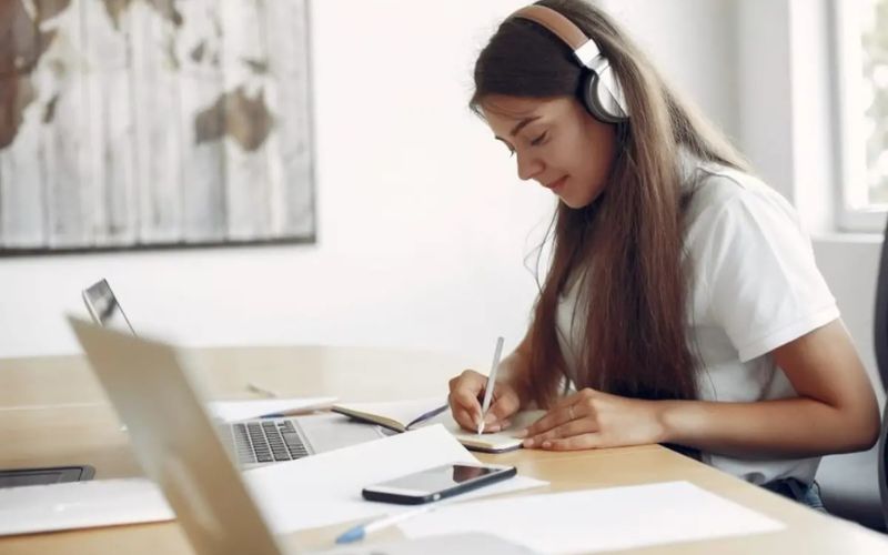 tại sao người đi làm cần học tiếng anh