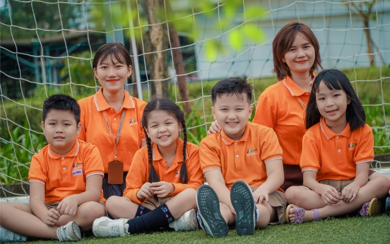 Thiết kế đồng phục đa năng, dễ phối đồ